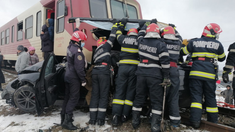 Accident grav la Iași. Un tren a lovit o mașină - ptq0mczoyxnopwjkztm2ywq3mdi3ywi0-1613316960.jpg