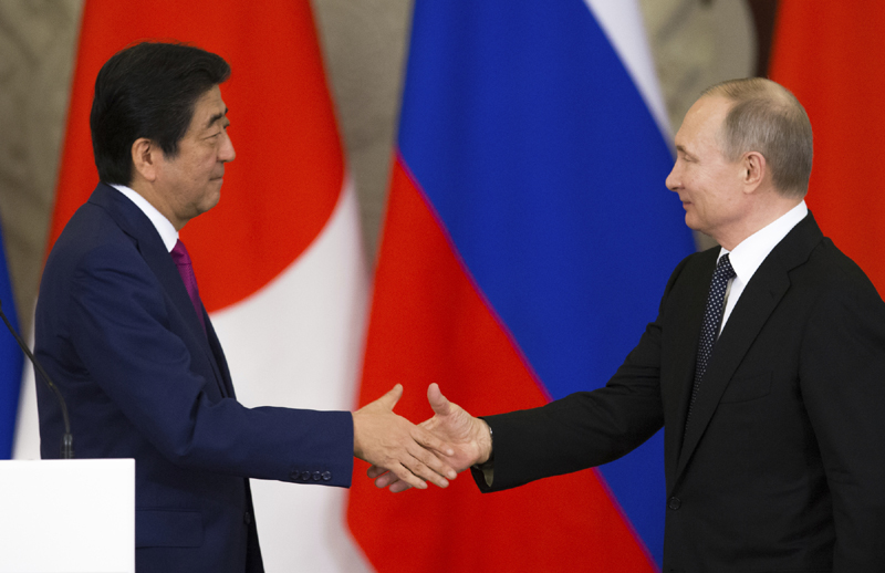 Putin și Abe se întâlnesc la Vladivostok, pentru a analiza problema nucleară nord-coreeană - putin-1504617197.jpg