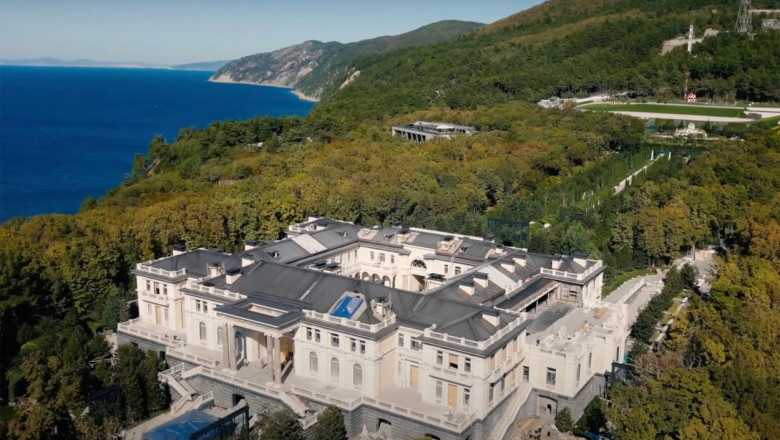 Poliția din Italia a confiscat bunuri de 141 de milioane de dolari ale arhitectului care a proiectat „palatul lui Putin” - putin-1659544019.jpg