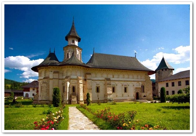 Trei milioane de euro pentru un contract de restaurare a mânăstirii Putna - putna2-1395921176.jpg