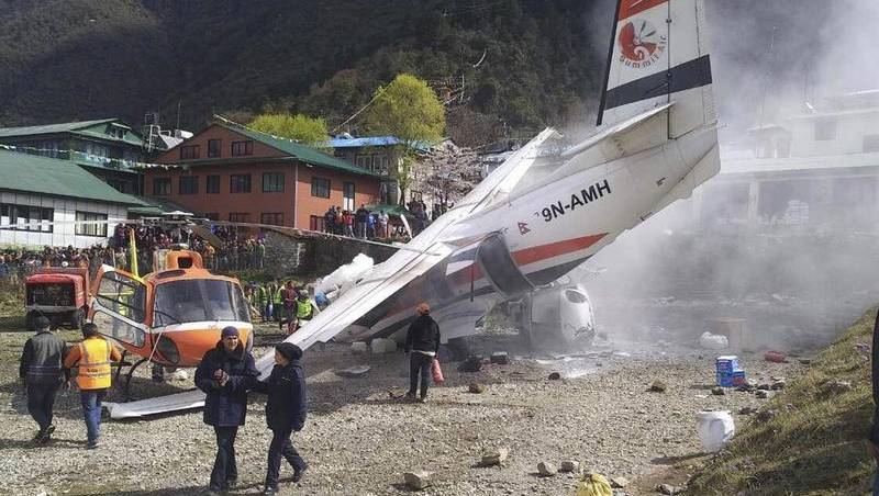 Accident aviatic în apropierea Muntelui Everest. Trei persoane au murit - r074800526w1200h678fmax-1555228003.jpg
