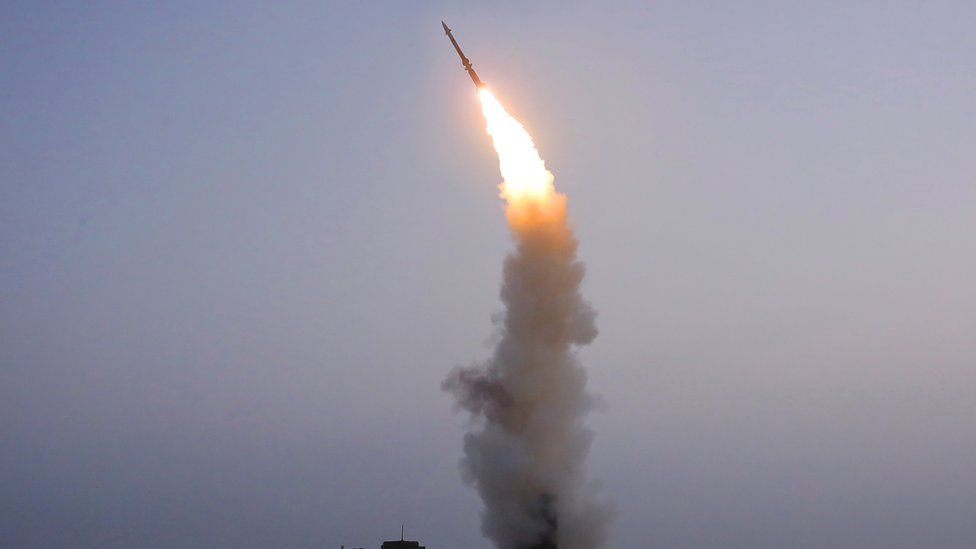 Coreea de Nord a lansat miercuri un proiectil neidentificat, ce a căzut în mare - racheta-1641366849.jpg