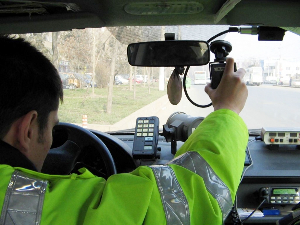 Sute de șoferi din Medgidia, amendați pentru viteză - radar1339946525-1366061676.jpg