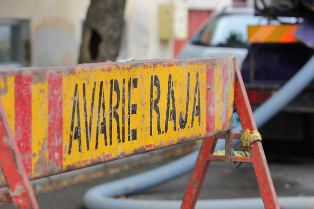 Atenţie, şoferi! Trafic restricţionat pe strada Nicolae Iorga. Se lucrează la conducta de apă - raja-1605610831.jpg