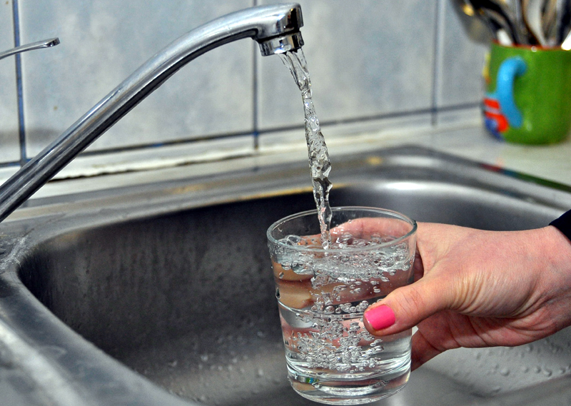 Cât de curată  este apa de la robinet, din Constanța - rajaaparobinetpahar7-1464281441.jpg