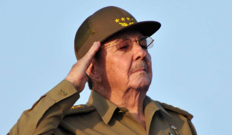 Raul Castro va participa la funeraliile lui Nelson Mandela - raul-1386614963.jpg