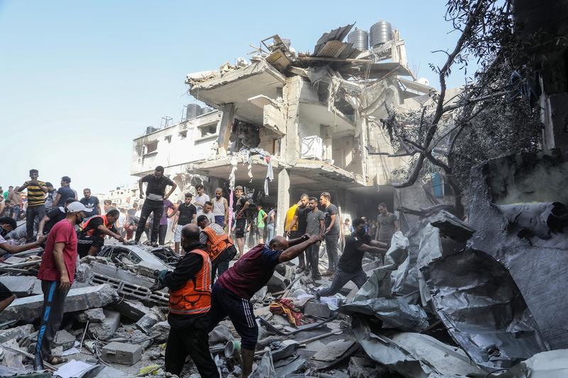 Israelul şi-a intensificat bombardamentele în Fâşia Gaza şi Cisiordania - razboi-1698044974.jpg