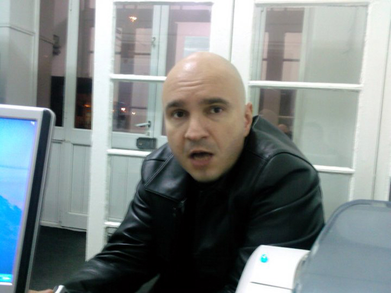 Răzvan Dimoftache, acuzat că i-ar fi furat poșeta unei angajate din carmangeria sa - razvan-1472488212.jpg