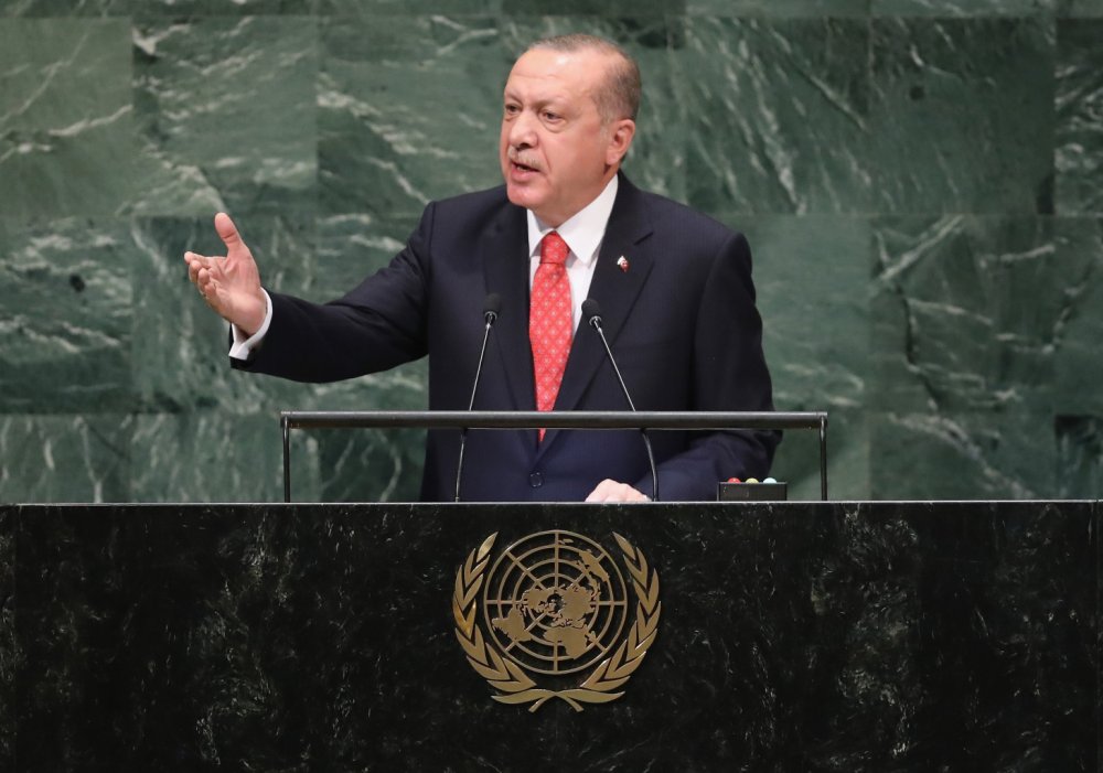 Erdogan cere Arabiei Saudite să dezvăluie cine a ordonat asasinarea jurnalistului Jamal Khashoggi - receptayyiperdogan-1540553294.jpg