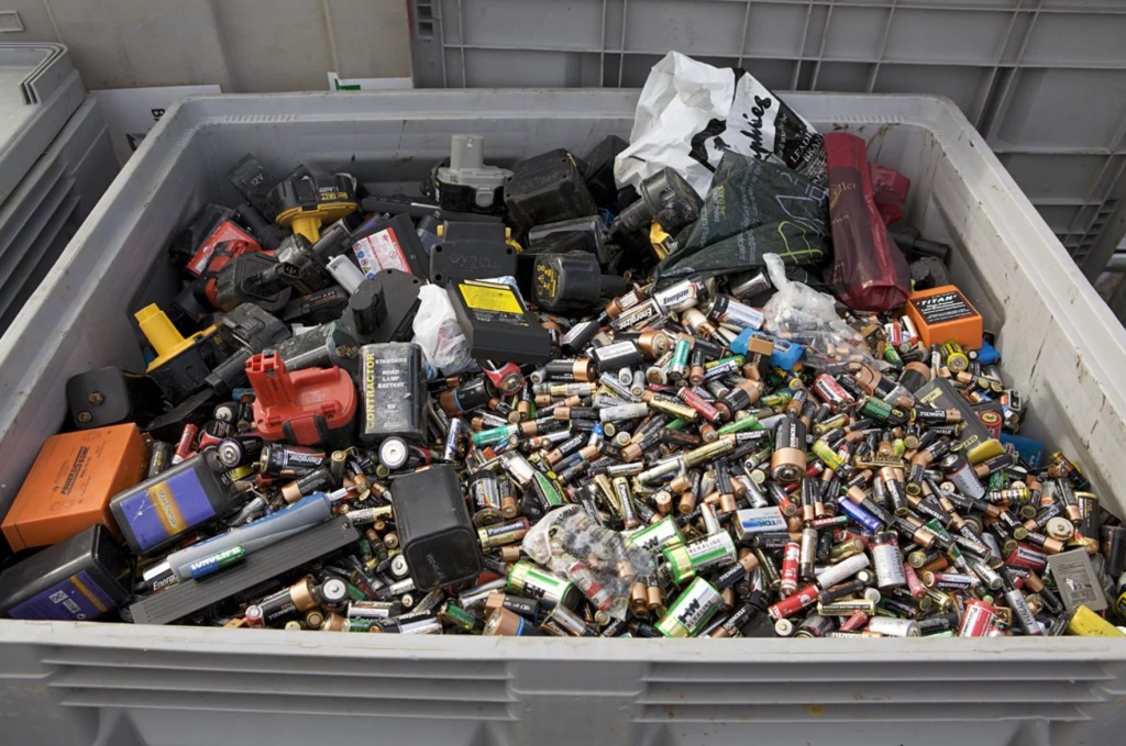 Alege să reciclezi bateriile uzate! Află unde găsești recipientele speciale - reciclare-1708859638.jpeg