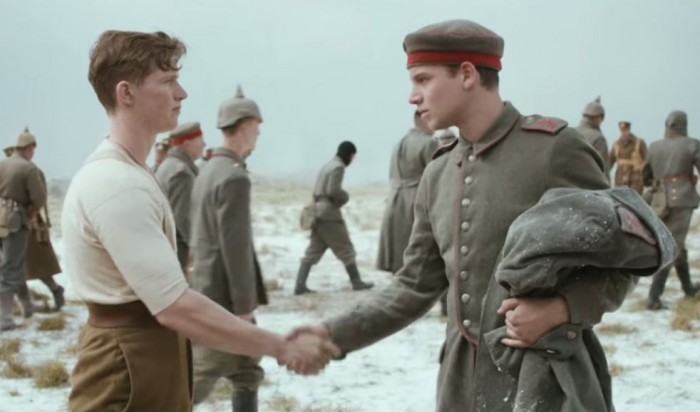 VIDEO. Reclamă superbă de Crăciun, inspirată dintr-o întâmplare reală din Primul Război Mondial - reclamadecraciunsainsbury700x412-1415969019.jpg