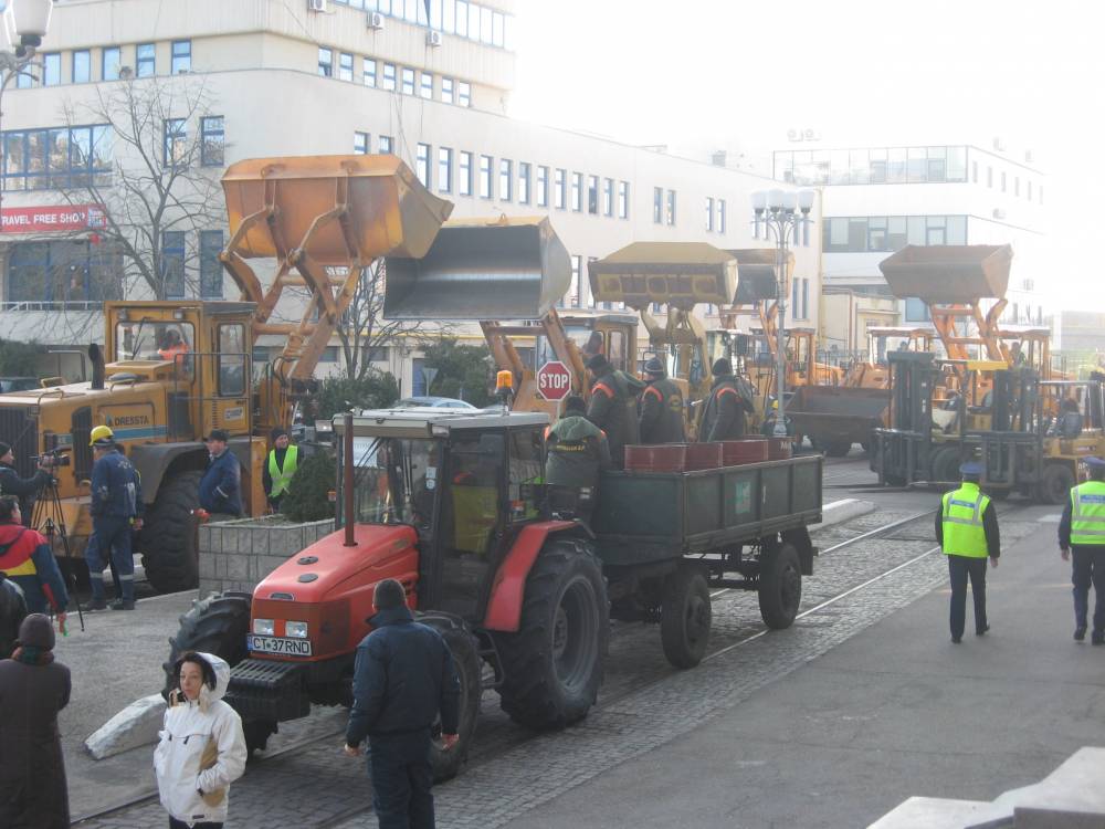 Reprezentanții protestatarilor din portul Constanța sunt invitați la Ministerul Transporturilor - reprezntantii-1425901976.jpg