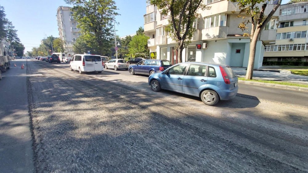 Restricții de trafic pe bulevardul Tomis. Se toarnă asfalt - restrictiidetrafic-1593703094.jpg