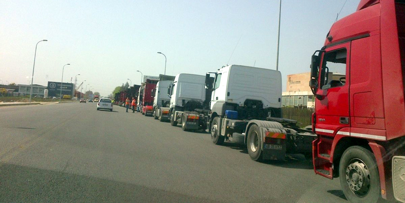 Restricții pentru TIR-uri pe șoselele din județul Constanța - restrictiitrafictir-1407260916.jpg