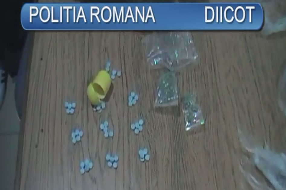 Traficanți de droguri în mediul universitar din Constanța / Video - retea-1335255507.jpg