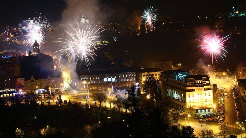 Spectacol de muzică electronică, în Piața Sfatului din Brașov, pregătit de Primărie pentru Revelion - revelion-1640623225.jpg