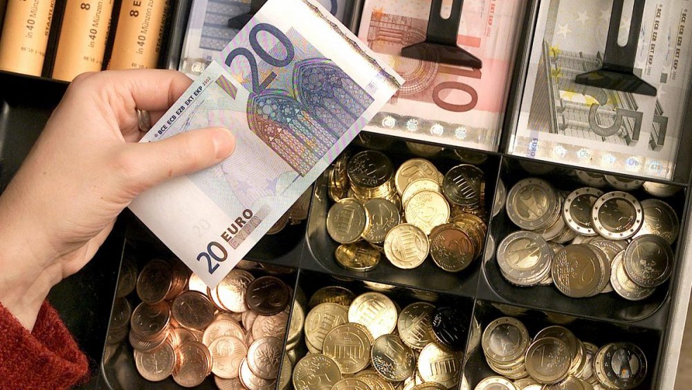 Rezervele valutare ale României sunt în ușoară creștere - rezervelevalutarealeromanieisunt-1659445273.jpg