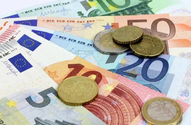 Rezervele valutare ale României au scăzut cu aproape 3,5% - rezervelevalutarescadere605-1525606631.jpg