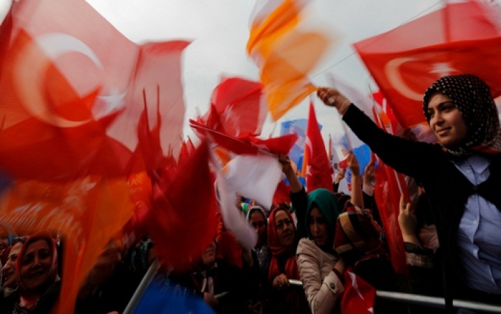 AKP este câștigătorul clar al alegerilor parlamentare - rezultatealegeriturcia-1433745742.jpg