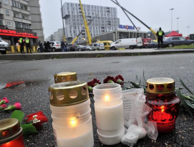 Letonii își plâng morții după catastrofa  de la Riga - riga-1385443364.jpg