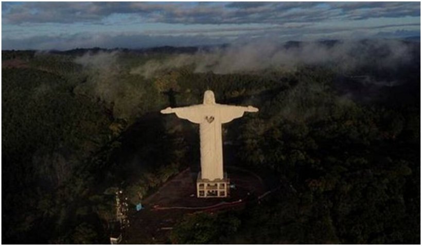 Competiție în Brazilia: Oficialii unui oraș au construit o statuie a lui Hristos mai înaltă decât cea din Rio - rio-1651598392.jpg