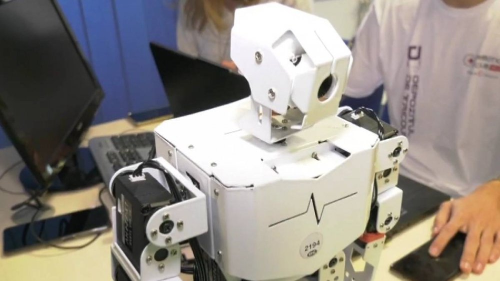 Cei mai avansați roboți de la competiția mondială de robotică, creați de studenți români - robot-1668790586.jpg