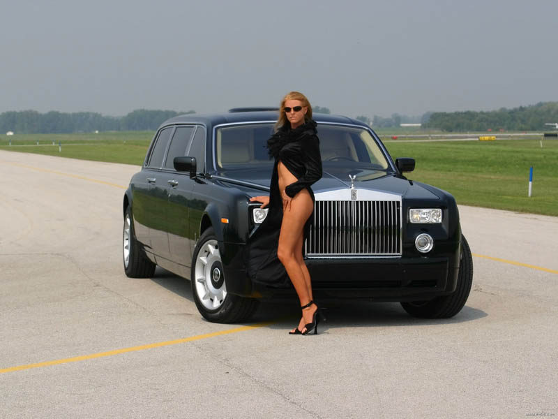 Rolls Royce, vânzări record în ciuda crizei - rollsroycehot-1358094158.jpg