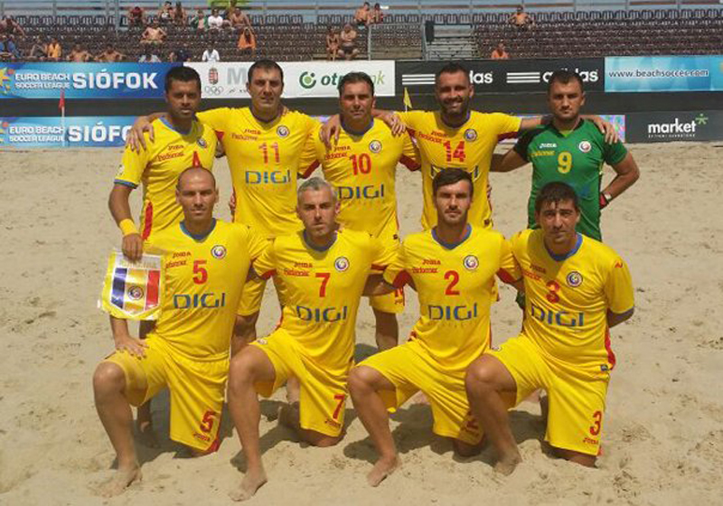 România își joacă șansa de calificare în Divizia A la fotbal pe plajă - romaniafotbalplaja-1440003944.jpg