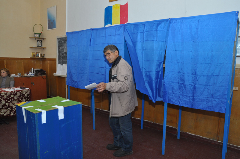 Românii își aleg, duminică, președintele - romaniiisisalegduminicapresedint-1415978939.jpg
