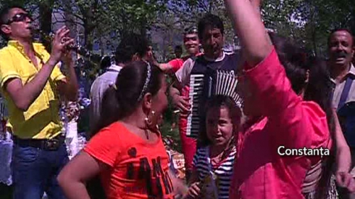 Cum au petrecut rromii și turcii din România de 1 mai   VIDEO - romi1mai18818900-1335962587.jpg