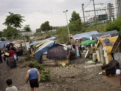 Ambasadorul Franței la București: Problema romilor, una dificilă, la care nu există un răspuns unic - romi2frantaafp-1348123659.jpg