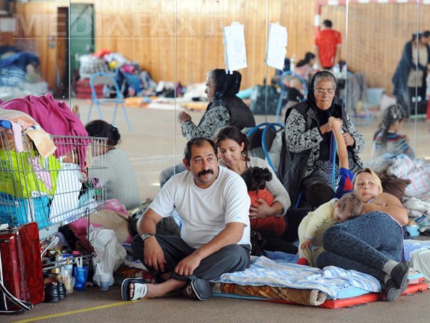 Aproximativ 200 de romi au venit din Franța, pe Aeroportul 
