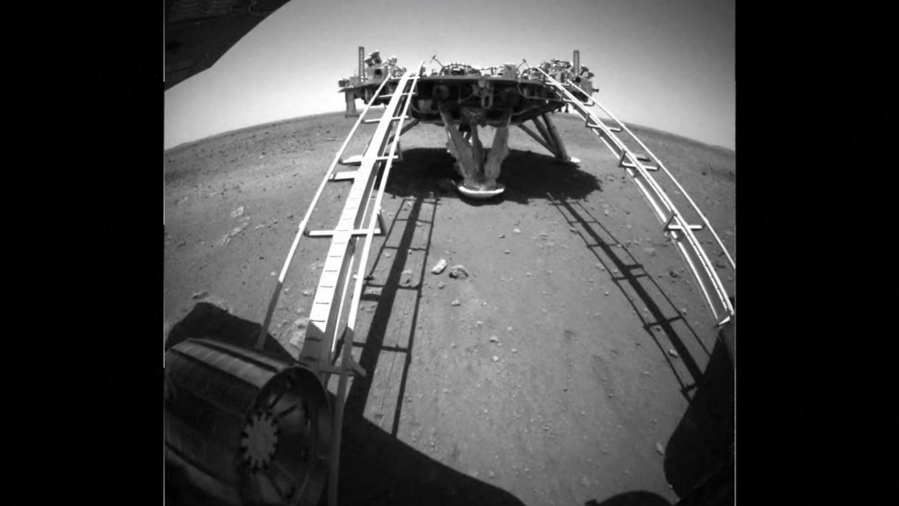 Cu ce viteză se mișcă roverul chinez pe Marte și de ce locul unde a ajuns este unul interesant - rover-1622808544.jpg