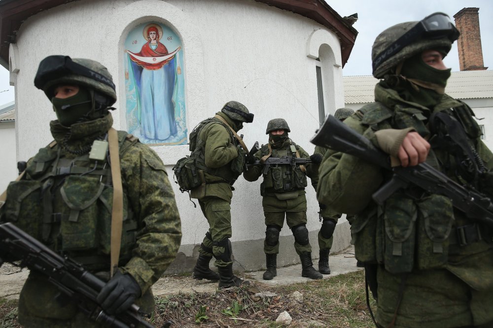 Rusia își suplimentează efectivele militare din Crimeea - rusia-1629970904.jpg