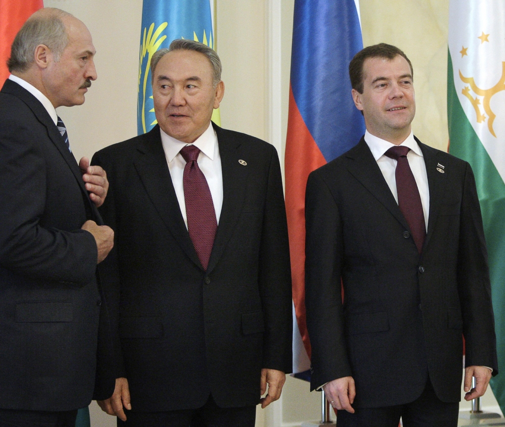 Rusia, Belarus și Kazahstan  pun bazele Comisiei economice eurasiatice - russiabelaruskazakhstan-1324308898.jpg