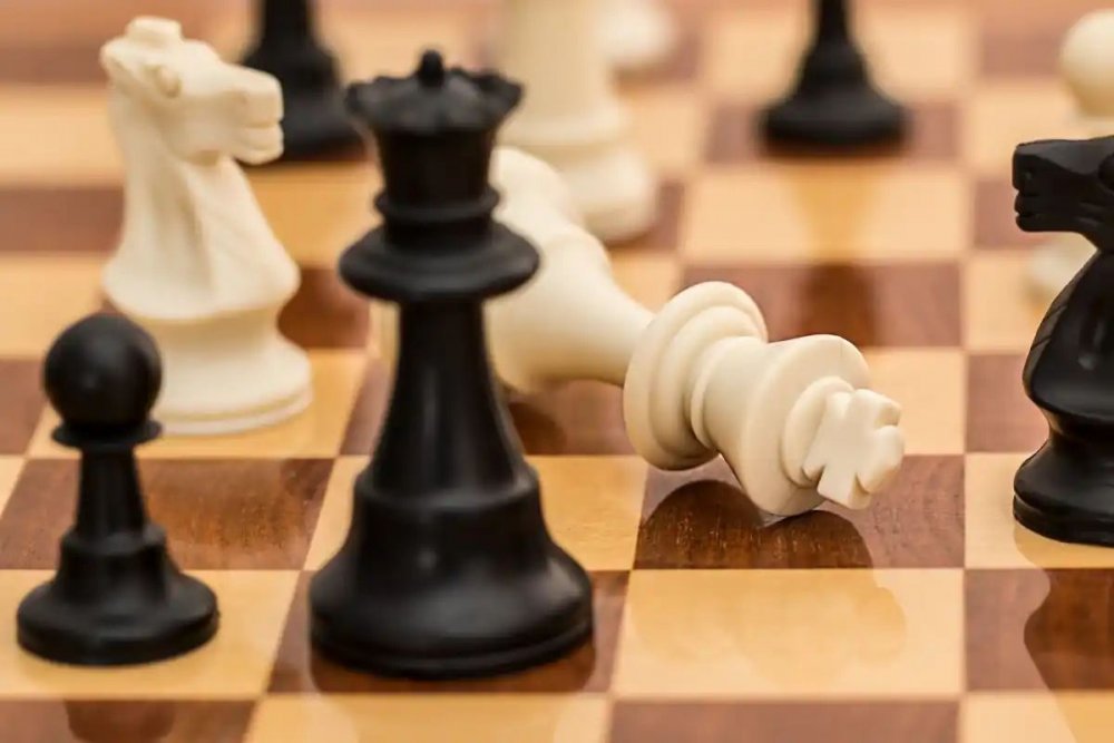 Peste 420 de jucători din 32 de ţări, la un turneu de şah inclus în Grand Prix România - sah-arad-1691134575.jpg