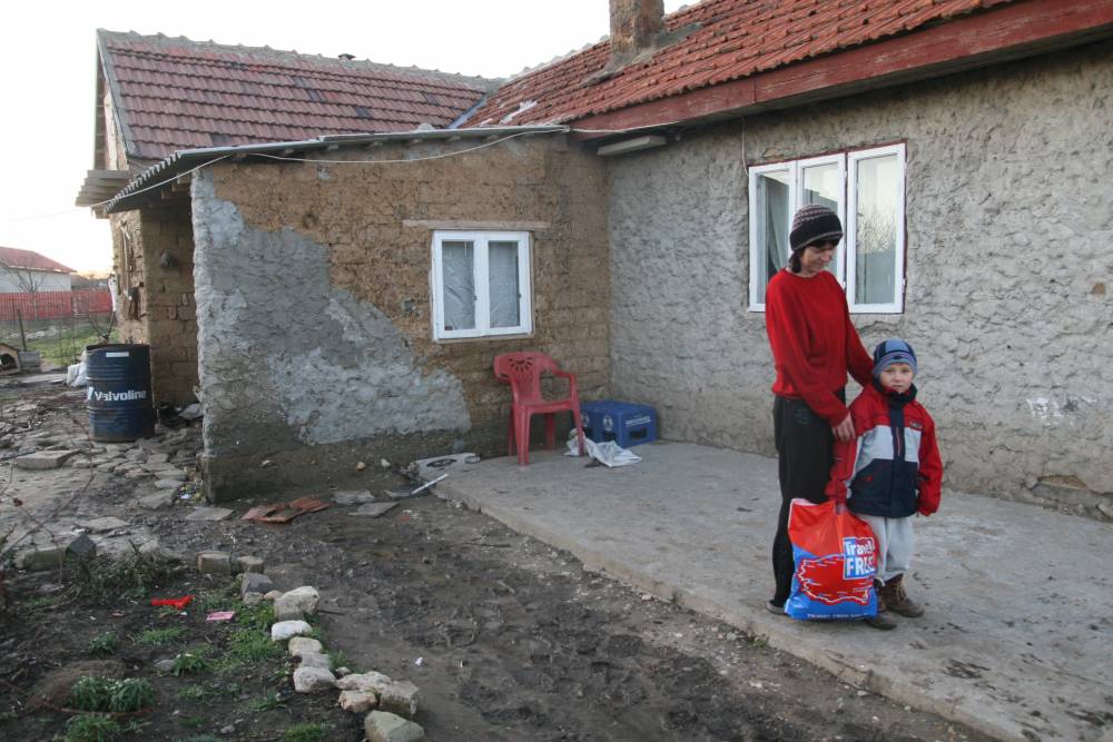 Prea mulți copii români, lăsați singuri - salvaticopiii-1433943018.jpg