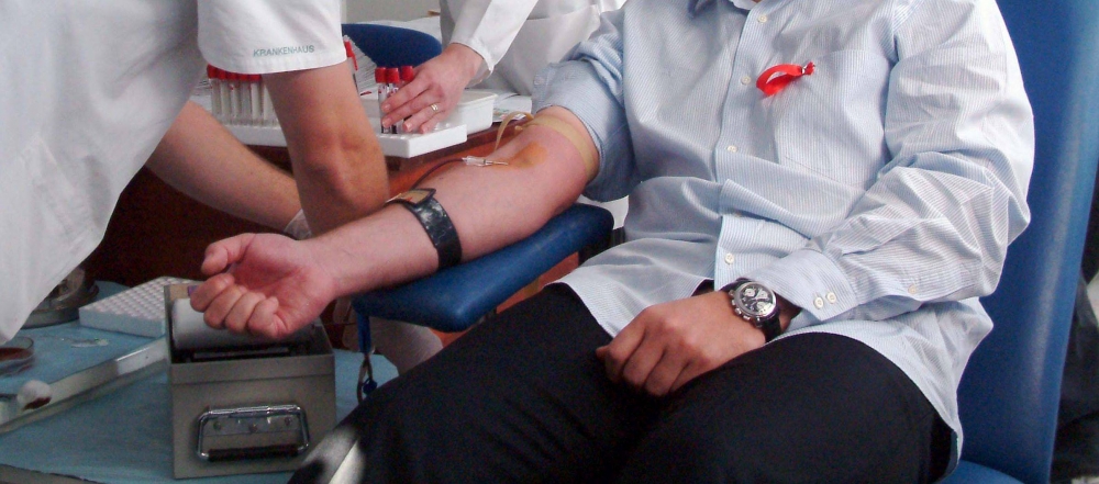Cine donează sânge de la Constanța pentru victimele accidentului din Muntenegru - sange-1372231165.jpg