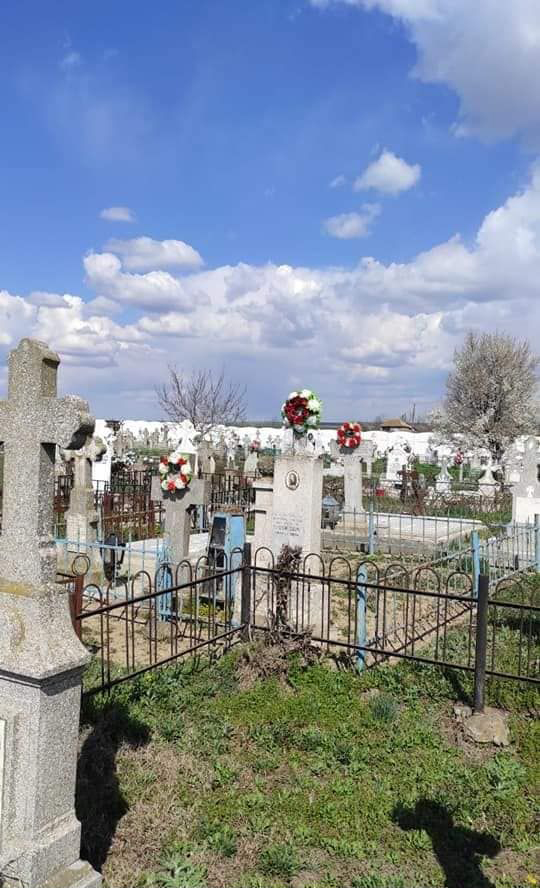 Primăria Saraiu cosmetizează cimitirul din localitate înainte de sosirea Paştelui - saraiucuratenie-1649358845.jpg