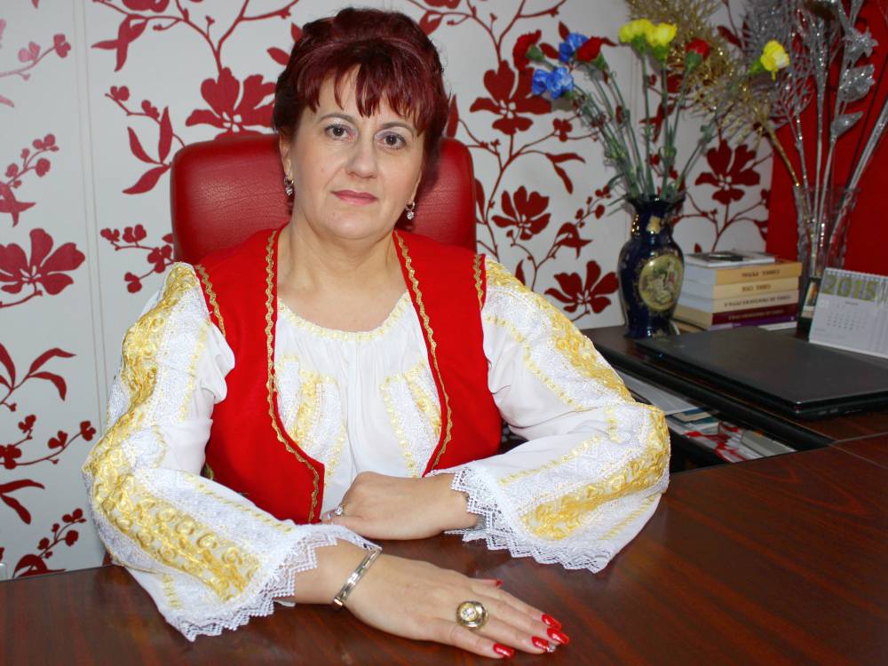 Primarul din Saraiu, Dorinela Irimia, a pregătit surprize pentru toate femeile din comună - saraiudorinelairimiaimg9201-1425637036.jpg