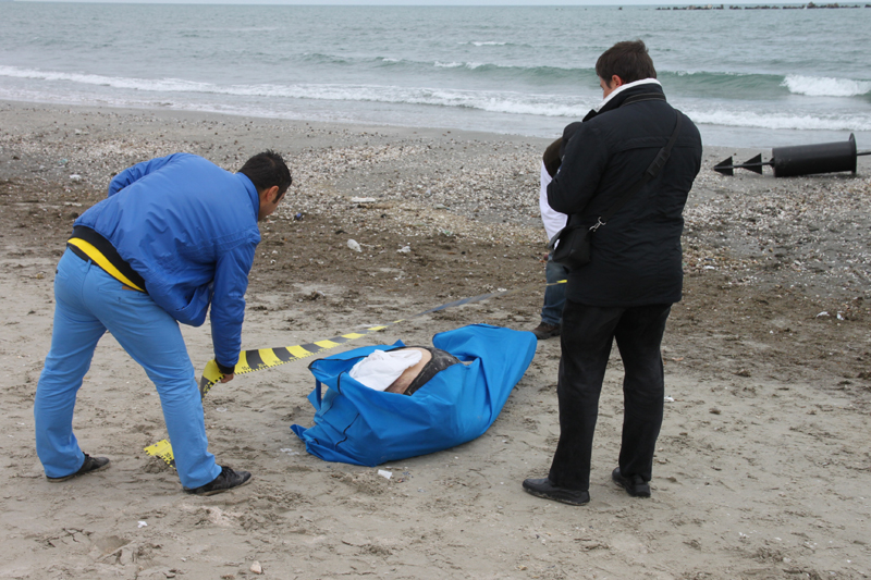 Scafandru profesionist,  găsit mort pe plajă - scafandruiaki1-1381332945.jpg