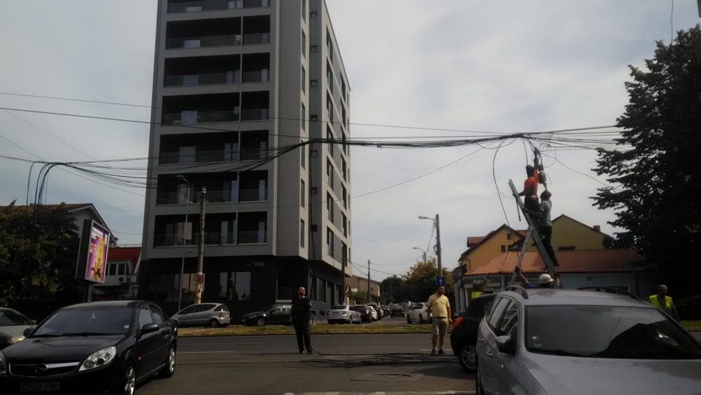 Mai puține cabluri pe bulevardul Mamaia din Constanța - scapamdecablurile-1569176328.jpg