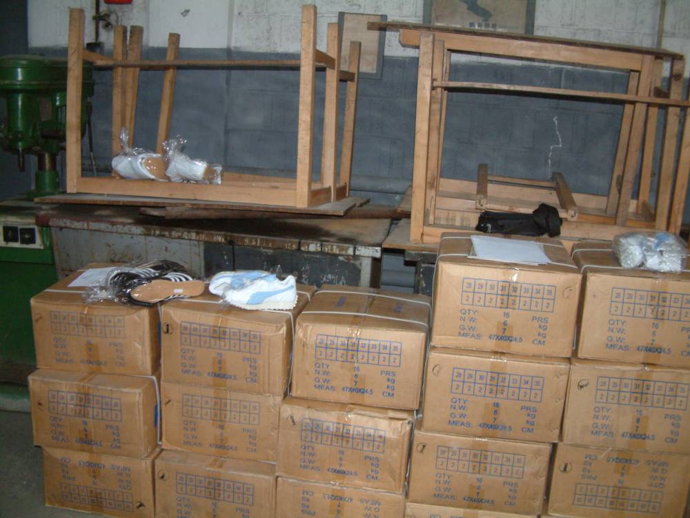 Pantofi contrafăcuți de sute de mii de lei, confiscați de polițiști - secpantoficontrafacuti-1425467765.jpg