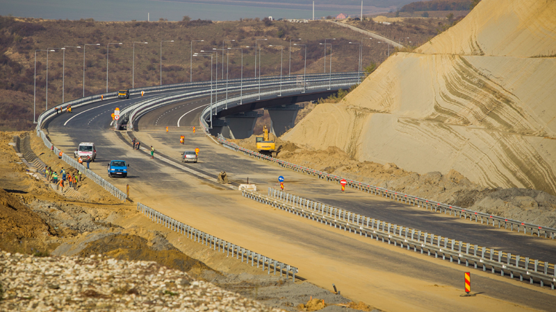 Șeful CNADNR promite o mie de kilometri de autostradă, în doi ani - seful-1471274620.jpg