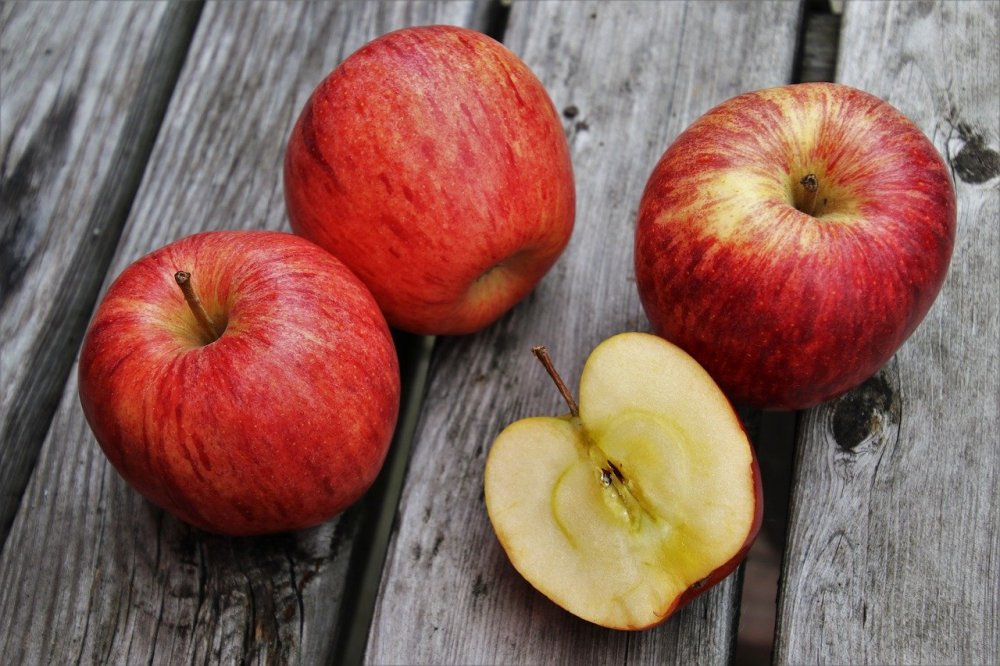 Nu consumați semințele de măr! În exces, pot fi dăunătoare organismului - seminte-1687951437.jpg