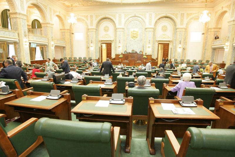 A fost adoptat de senat proiectul de modificare a legii privind egalitatea de șanse între femei și bărbați - senat-1382437975.jpg