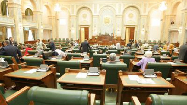 Parlamentarii vor să primească o a doua pensie la bătrânețe, dintr-un fond special - senatori-1330507080.jpg