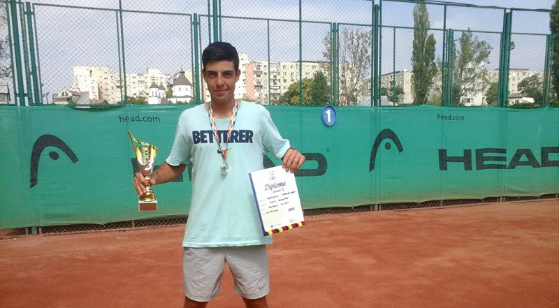 Sergiu Medeșan, vicecampion național la tenis - sergiumedesanvicecampion2-1443202705.jpg