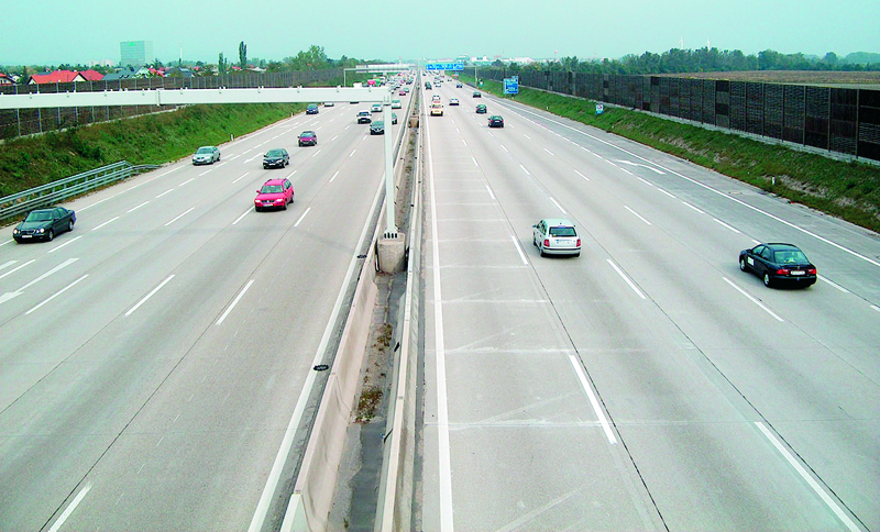 Se schimbă legile de circulație pe autostrăzi. Care va fi viteza MAXIMĂ permisă - seschimbaviteza-1533562177.jpg