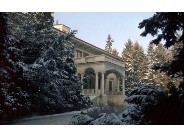 Se vinde Palatul Primăverii, fosta locuință a lui Nicolae Ceaușescu - sevindepalatul-1398412102.jpg
